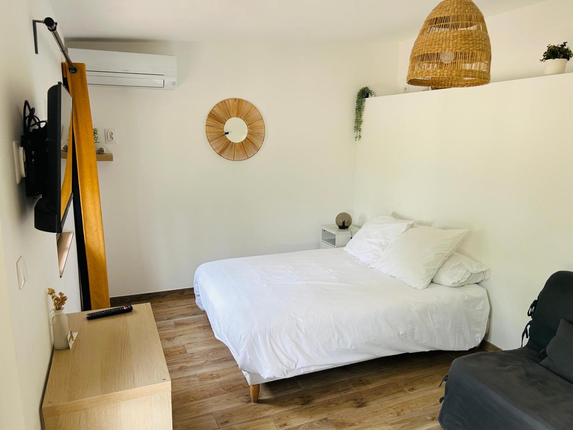 Le Cabanon Hotel โกลโลบรีแยส์ ภายนอก รูปภาพ